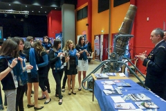 Explications sur le stand de l'Armée de l'Air