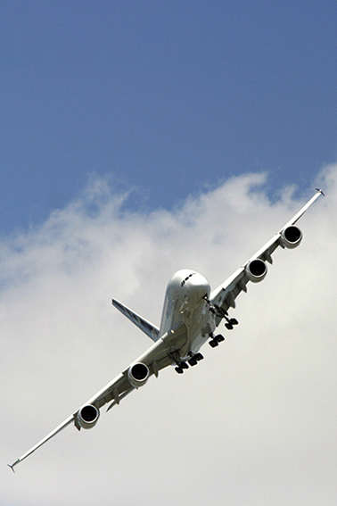 A380 en approche sur la piste du Bourget lors d'un salon