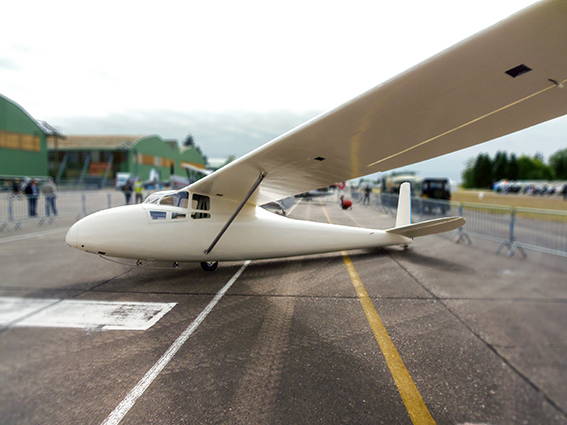 Le C 800 entièrement refait en 10 ans par le club Touraine Planeur, ici en exposition durant le meeting aérien de la BA 705 de Tours.