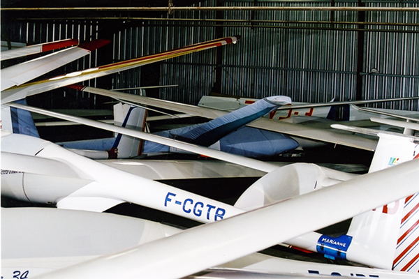 Le Marianne F-CGTB dans le hangar du Louroux en 1990